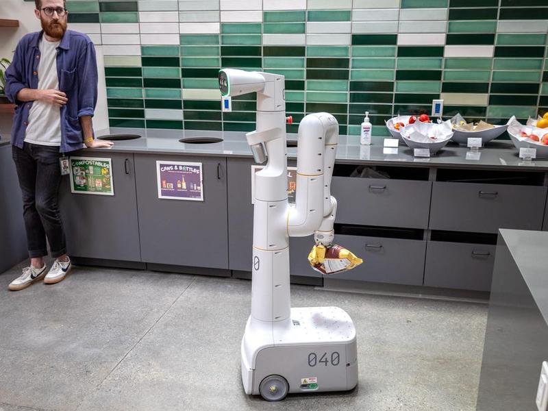 Google’s New Ai Tech Lets You Command Robots To Throw Away Your Trash