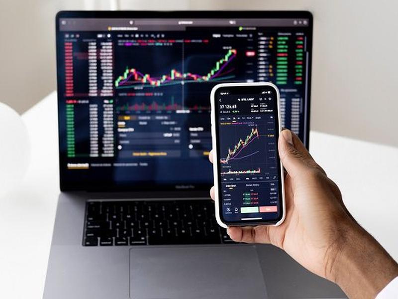 The Pioneering Role Of Technology In Revolutionizing Financial Services: A Comprehensive Exploration