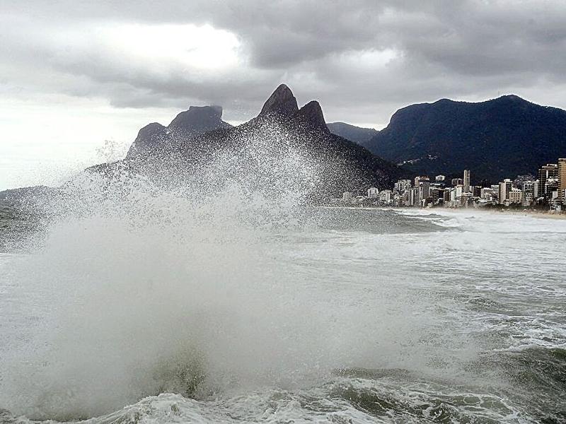 Model Combines Physical Parameters And Machine Learning To Predict Storm Tides