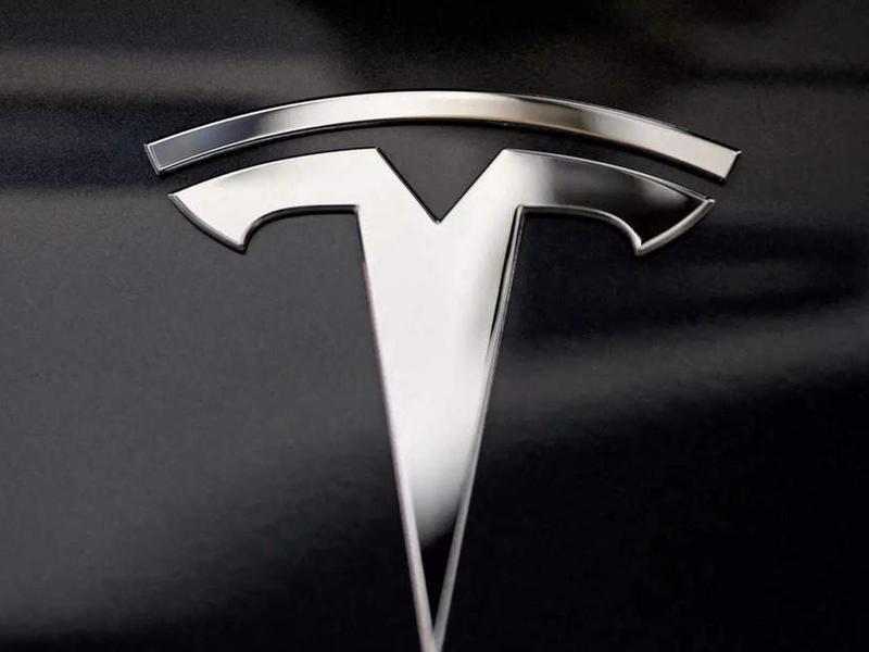 China Drives Away Autonomous Tesla